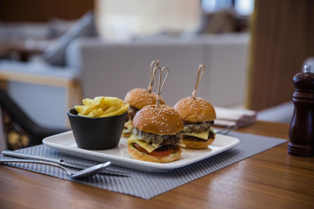 Maani Muscat Hotel & Suites Zewnętrze zdjęcie