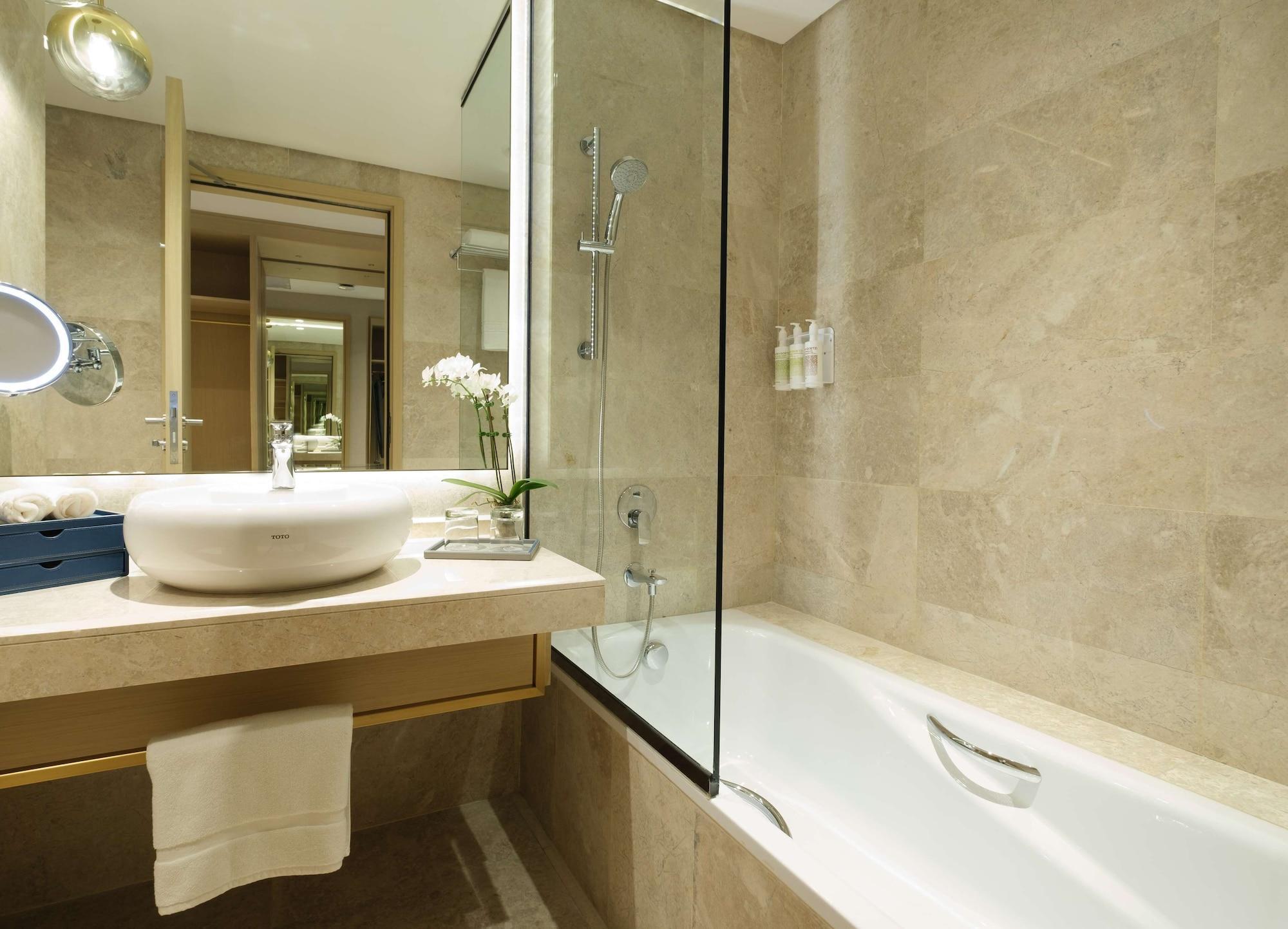 Maani Muscat Hotel & Suites Zewnętrze zdjęcie