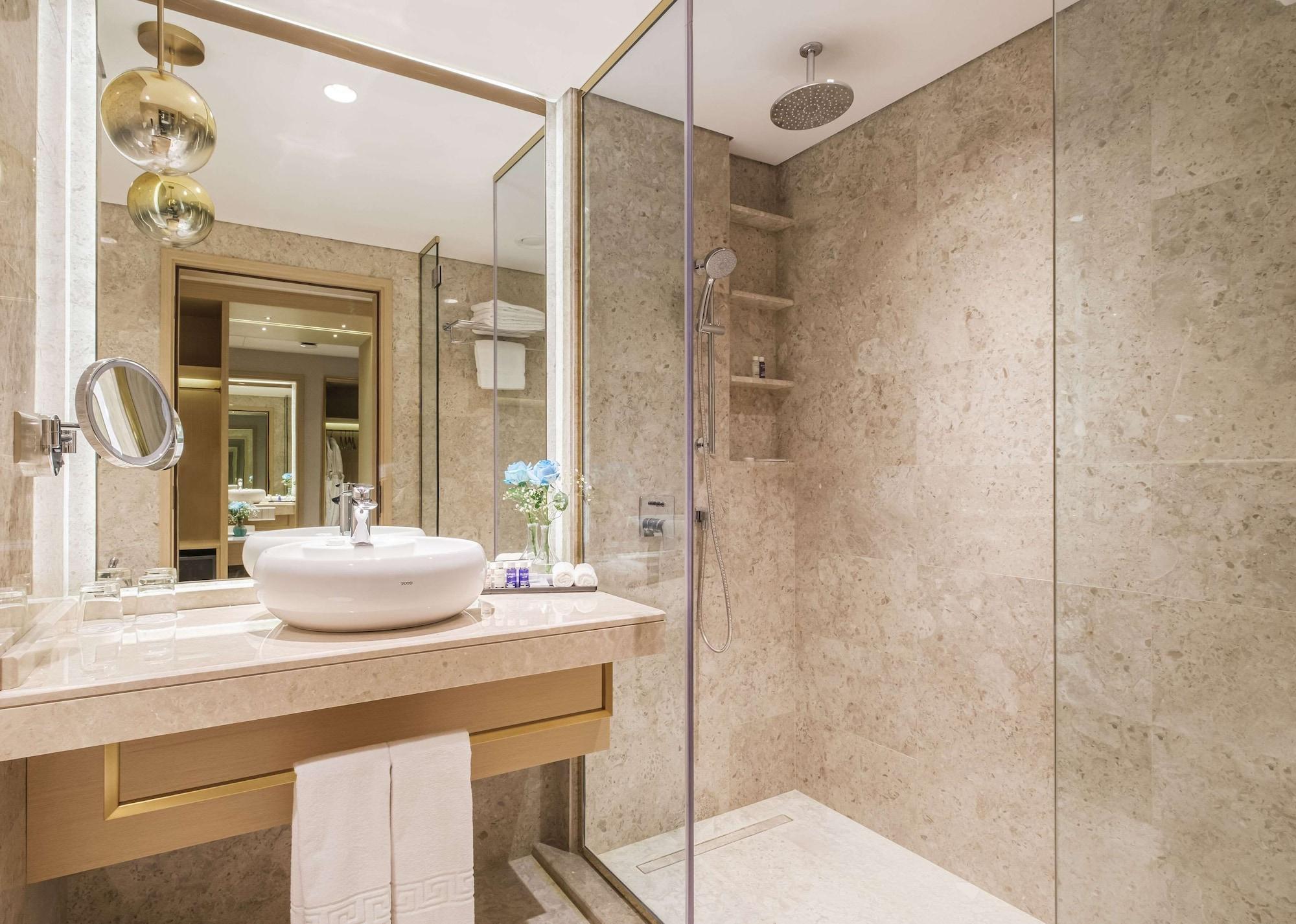 Maani Muscat Hotel & Suites Zewnętrze zdjęcie