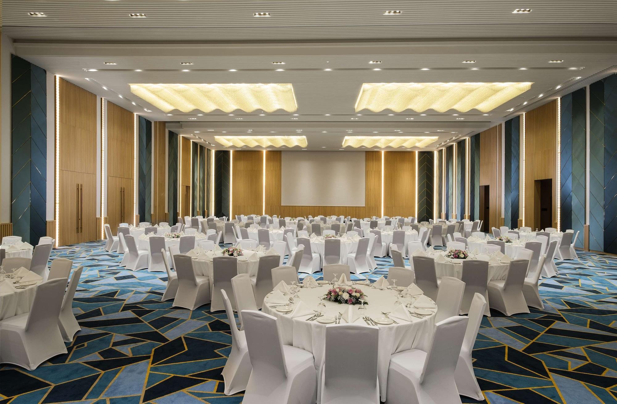 Maani Muscat Hotel & Suites Zewnętrze zdjęcie