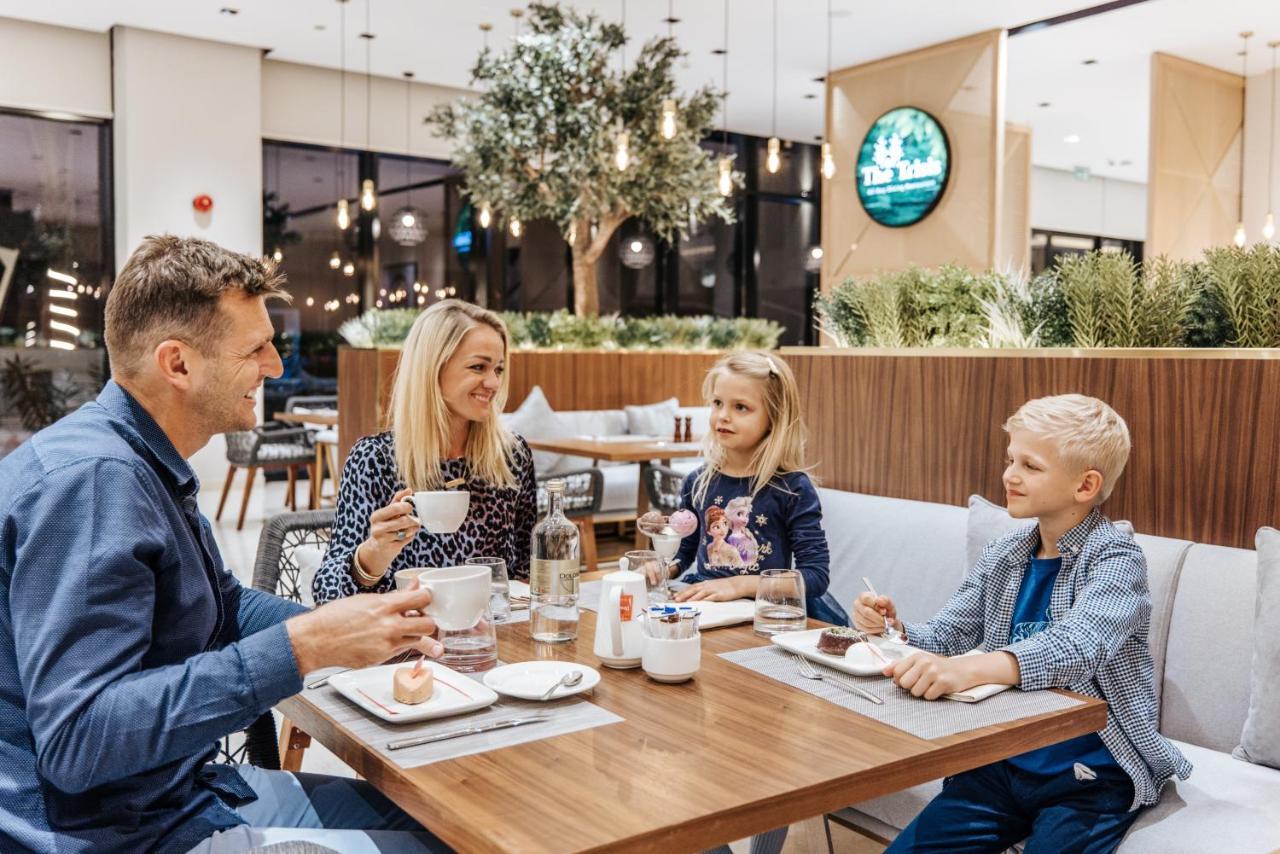 Maani Muscat Hotel & Suites Zewnętrze zdjęcie